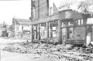 Theresiastraat hoek Laan van NO-Indië na het bombardement.